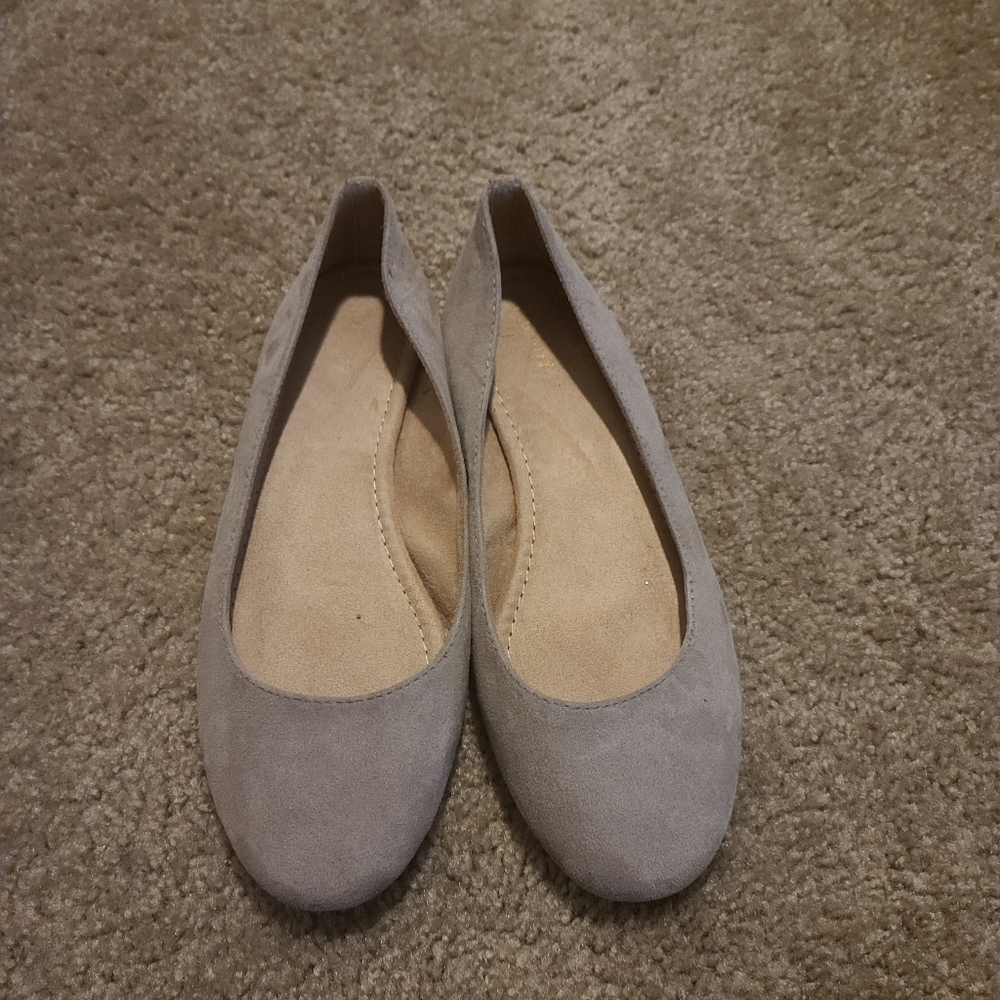 NWOT Old Navy Beige/Tan Slip Ons.